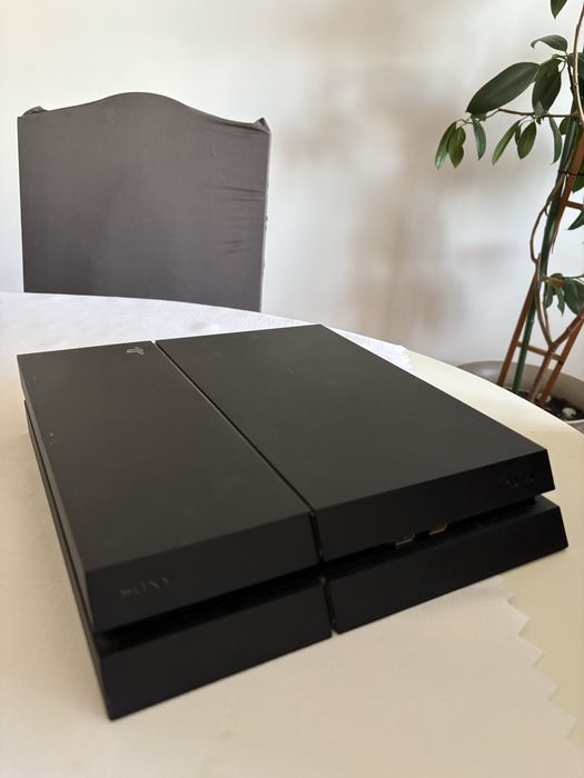 Playstation 4 1TB + 2 manete + Fifa