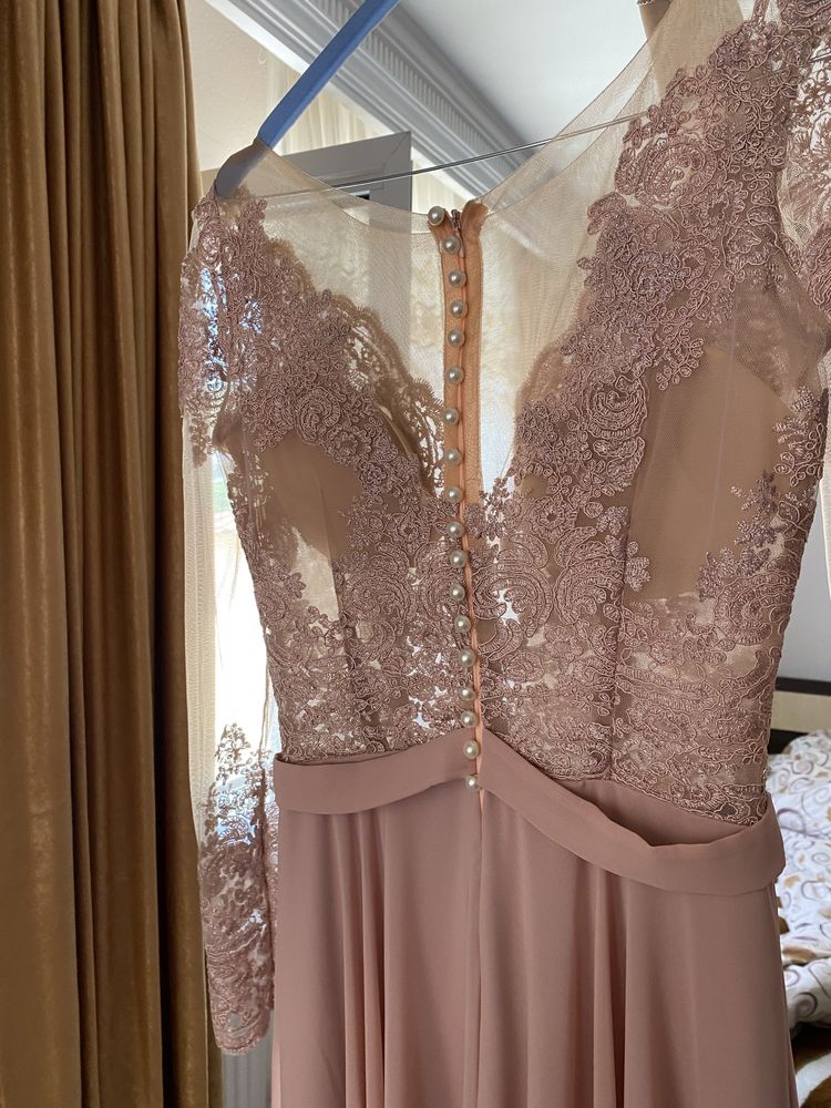 Rochie eveniment purtata o singura data !