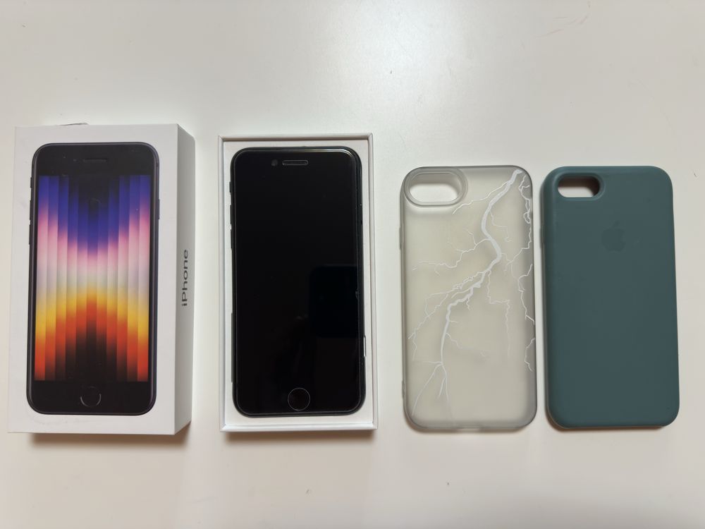 iPhone SE 2022 (3rd Gen) – 128GB – Отличен, без забележки + кейсове