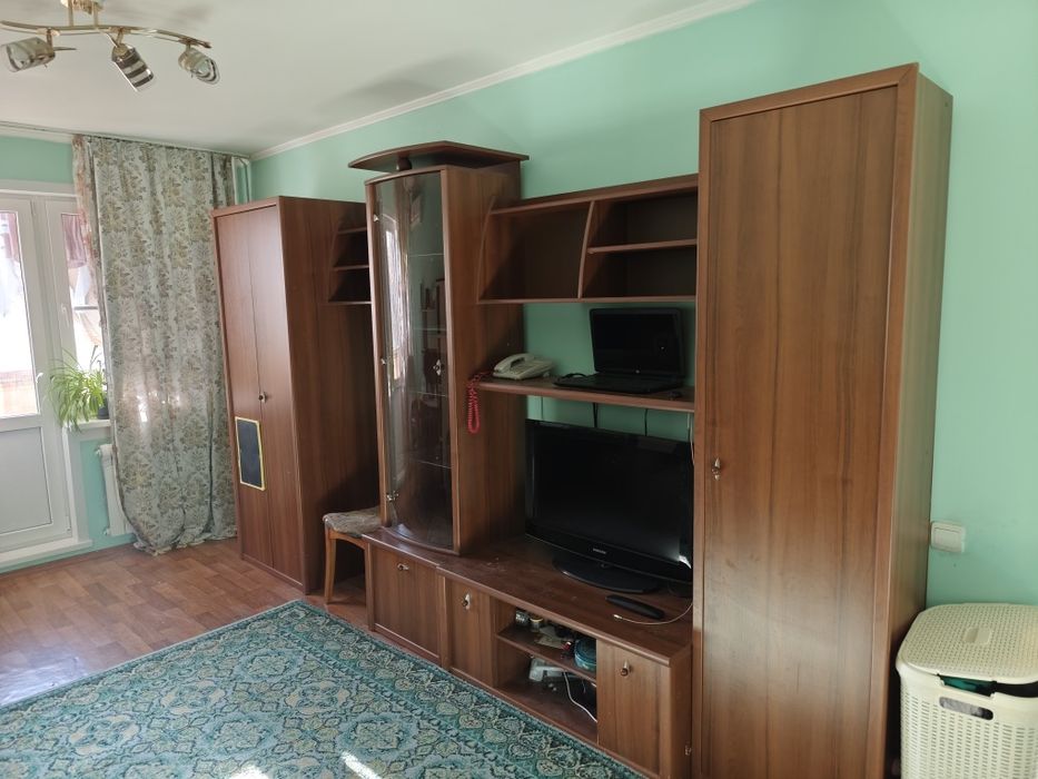 Шкаф б/у для зала