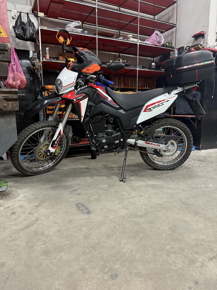 Мотоцыкл Lifan X-pect 250