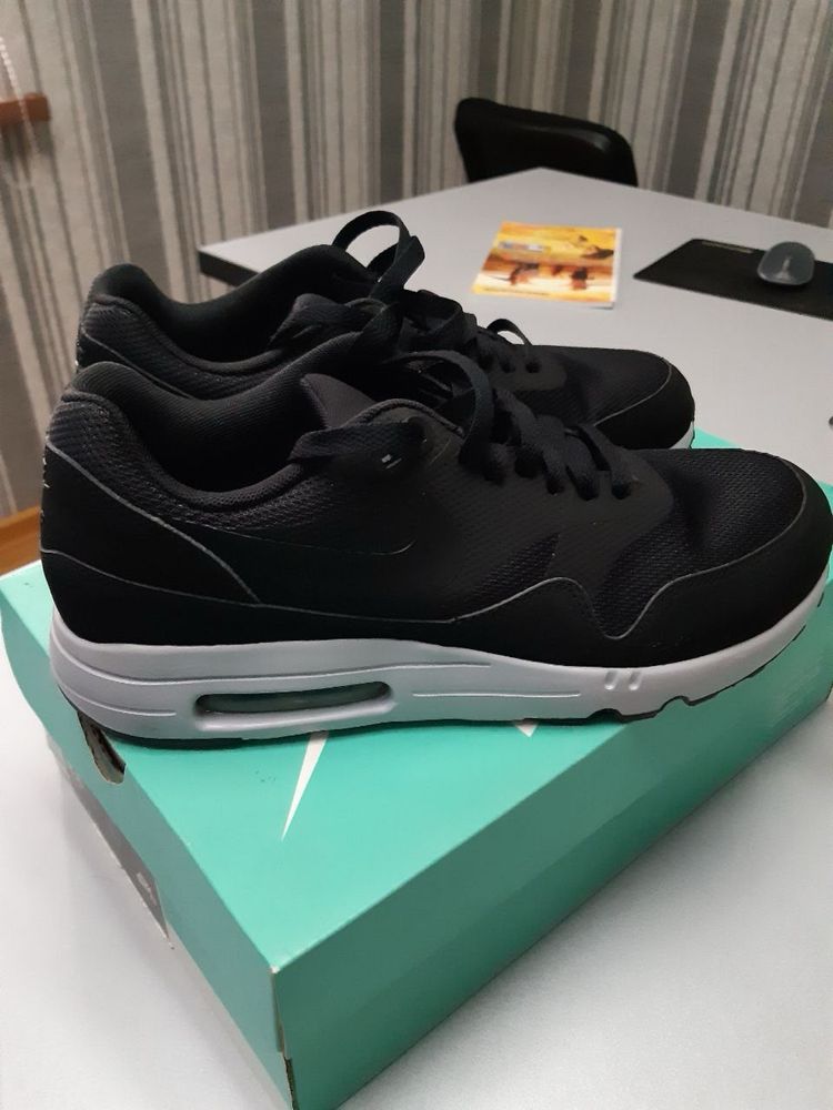 Продаю кроссовки Nike AirMax 87 серия, размер 41.5, оригинал