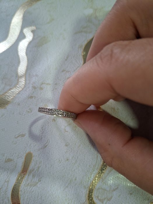 Продам золотое кольцо дорожка с бриллиантами