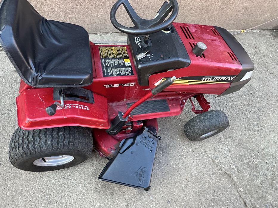 Tractor tuns iarba / gazon Murray motor Briggs & Stratton 12.5 CP