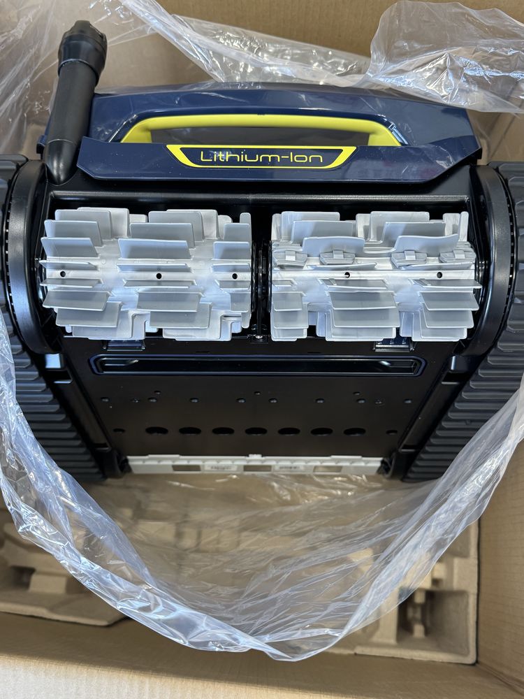 Продавам робот за басейн Zodiac RF5600
