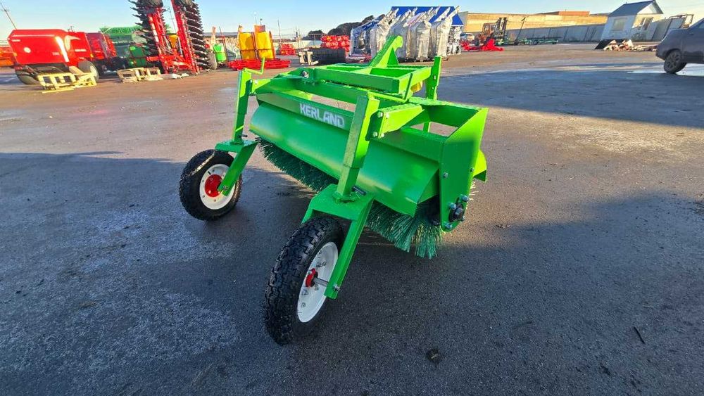 Маленькая, да удаленькая – щетка Kerland 1.6 м для мини-трактора