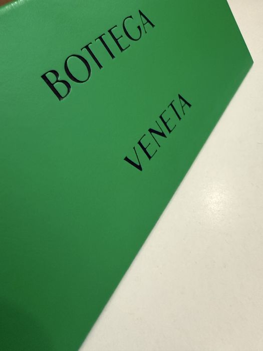 Vand ochelari de soare ovali, Bottega Veneta