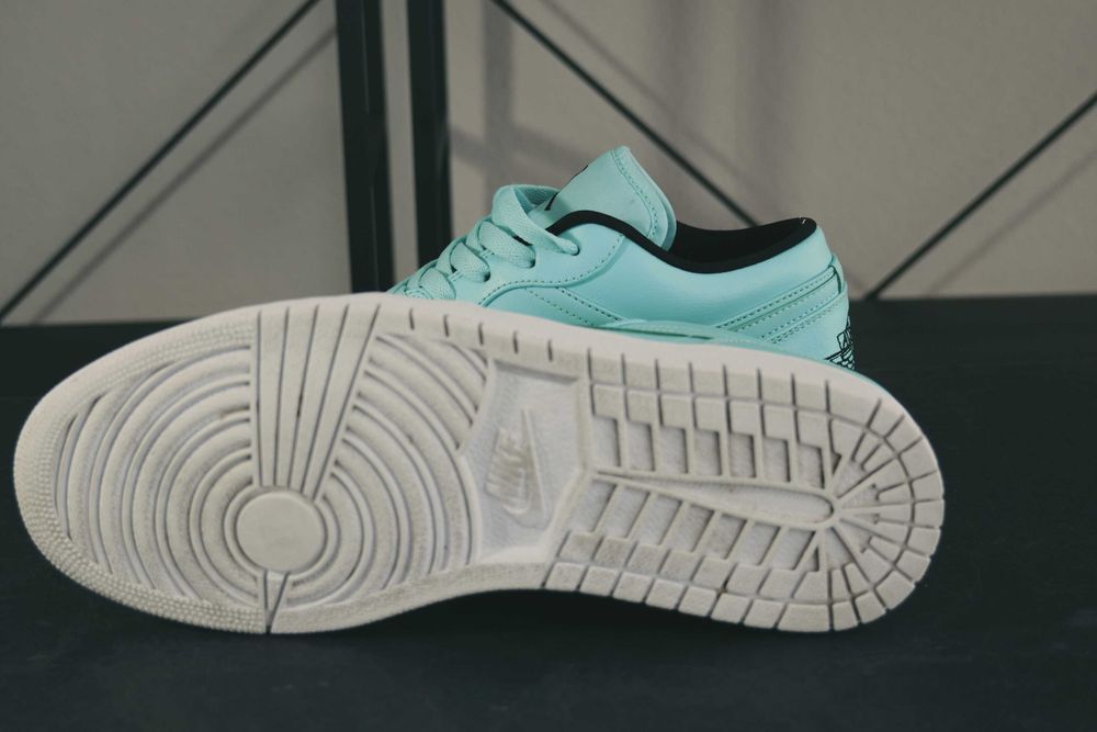 Air Jordan 1 Retro Low "Hyper Turquoise" - 42,5 номер Оригинални!