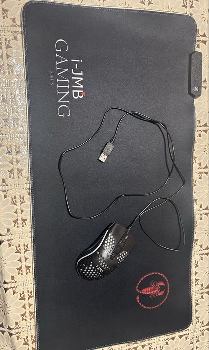 Продавам комплет мишка и покривало за бюро- пад RGB всичко работи