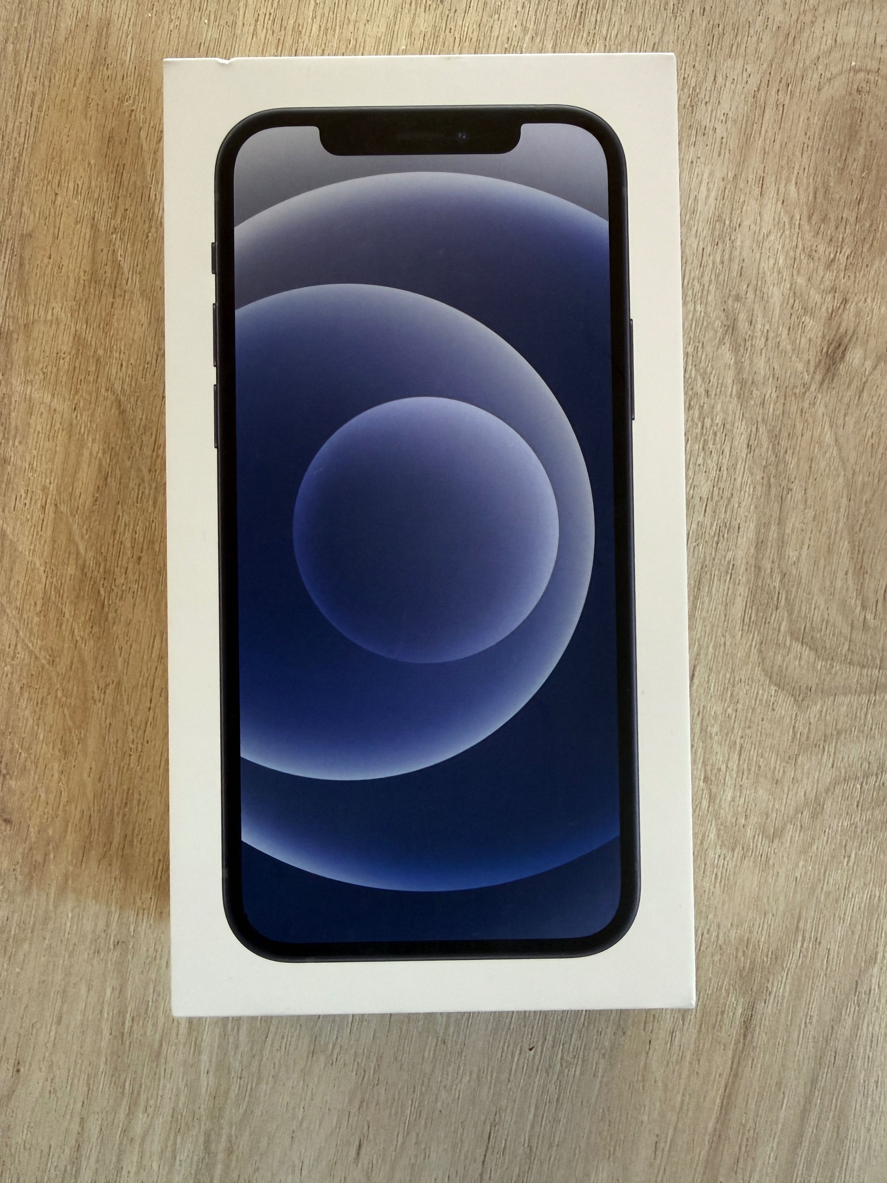 Iphone 12 следи от употреба, работи идеално 86% батерия