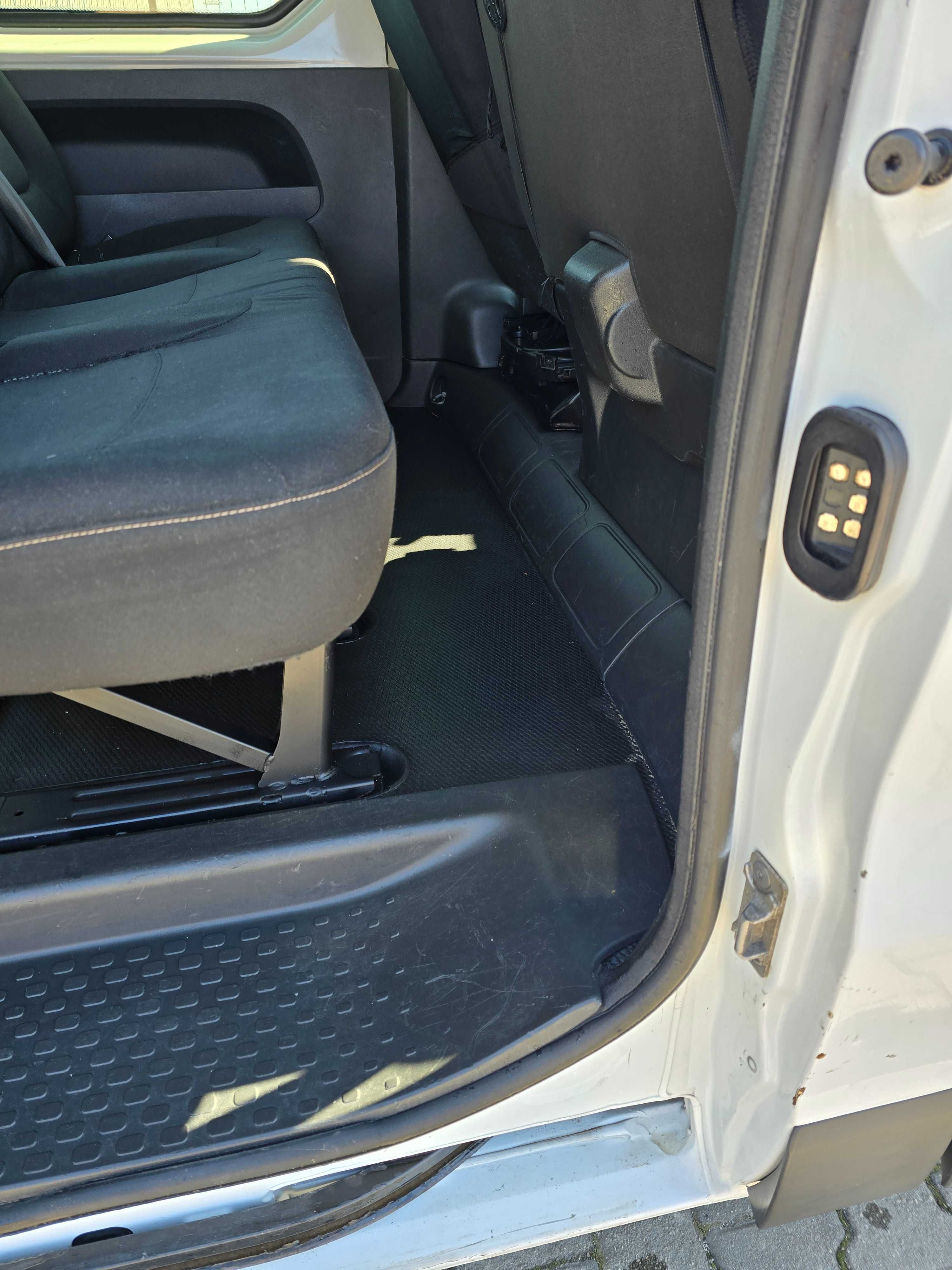 Renault Trafic 8+1 proprietar de noua