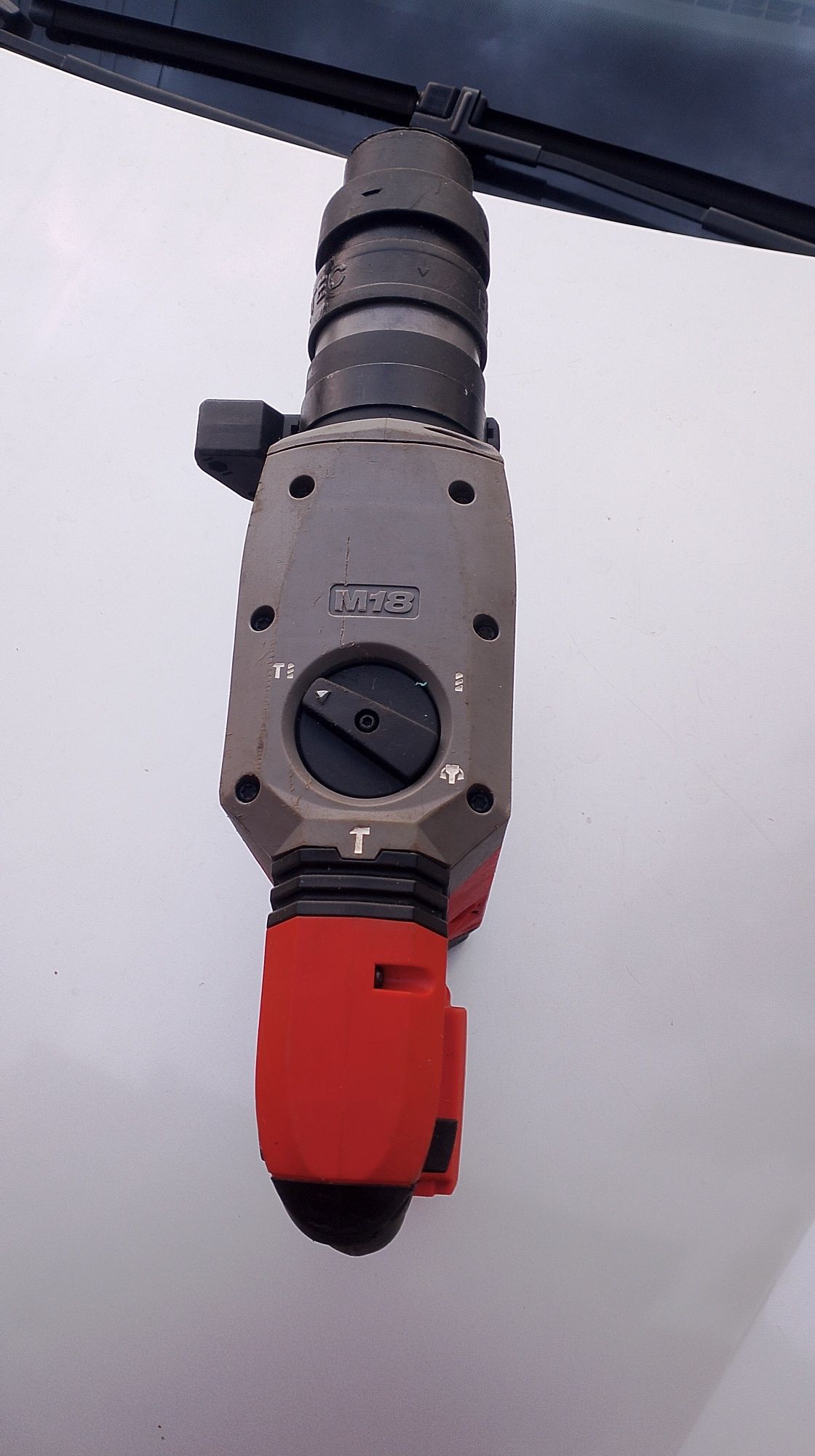 Milwaukee m18onefhpx  акумулаторен перфоратор sds-plus 5 j solo
-21