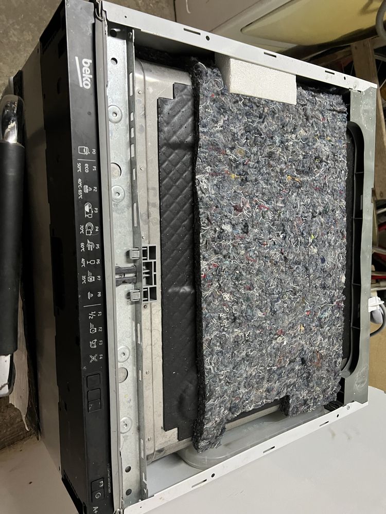 Продавам съдомиялна за вграждане Beko Din28430