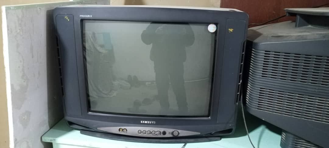 Телевизор LG 21. Samsung 21