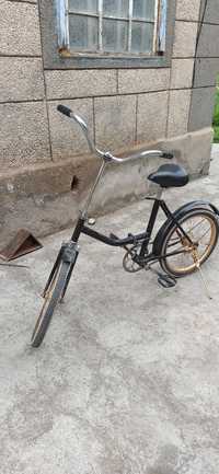 Велосипед Дисна черно-золотого цвета