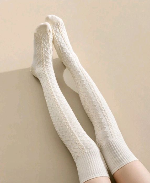 Дълги чорапи над коляното