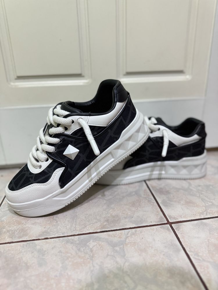 Valentino Garavani One Stud XL