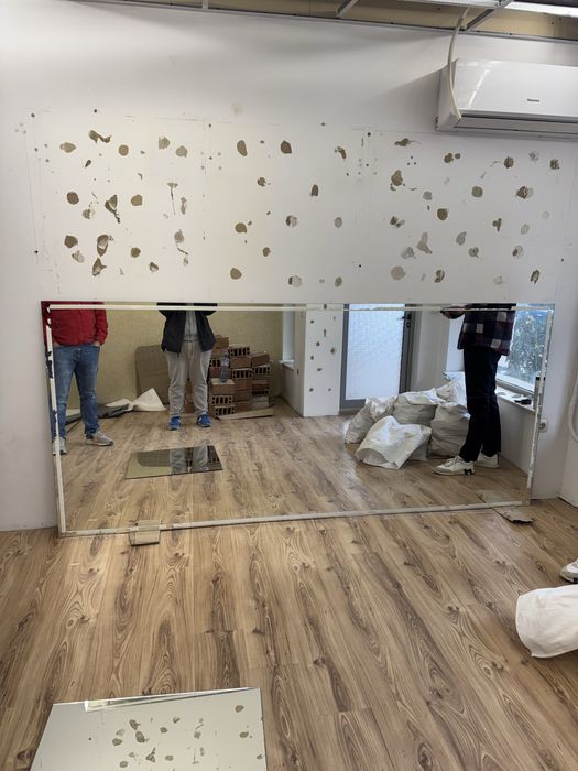 Голямо огледало за стена.