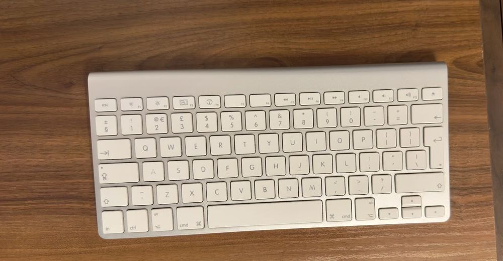 Работеща клавиатура - Apple Wireless Keyboard А1314