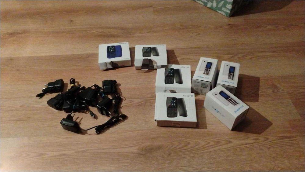 Vand 12 telefoane Nokia si Alcatel cu butoane (set)