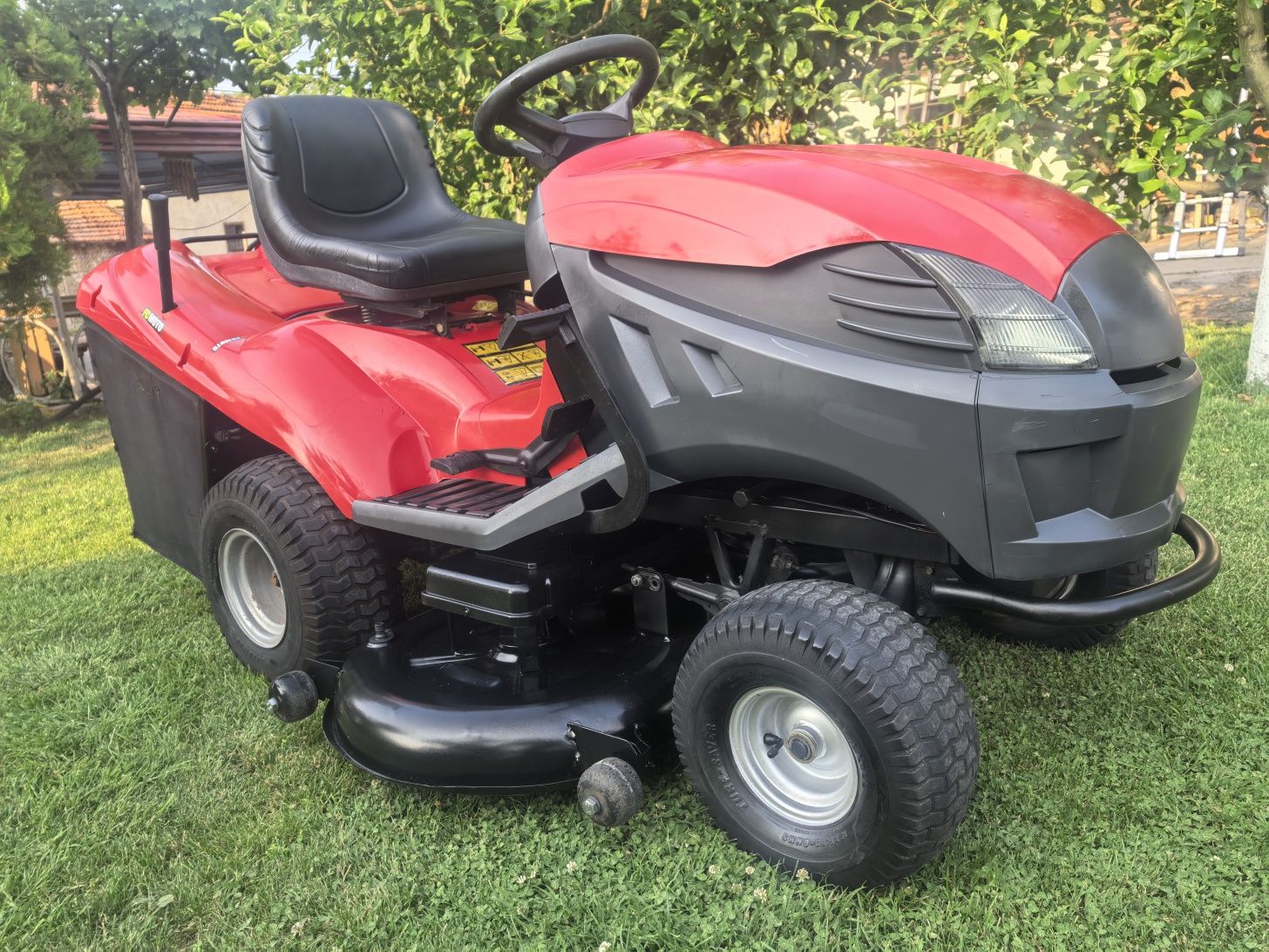 CASTEL GARDEN TCX 122 HYDRO Тракторна косачка Трактор 20 к.с