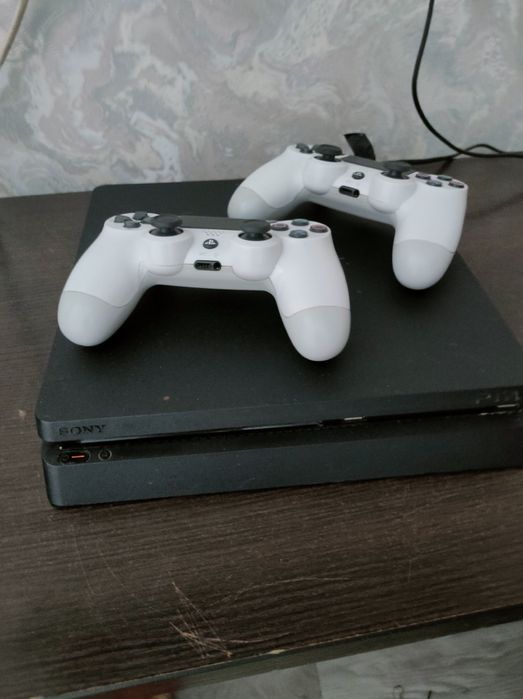 Продаю Sony PlayStation 4 на 1 трб