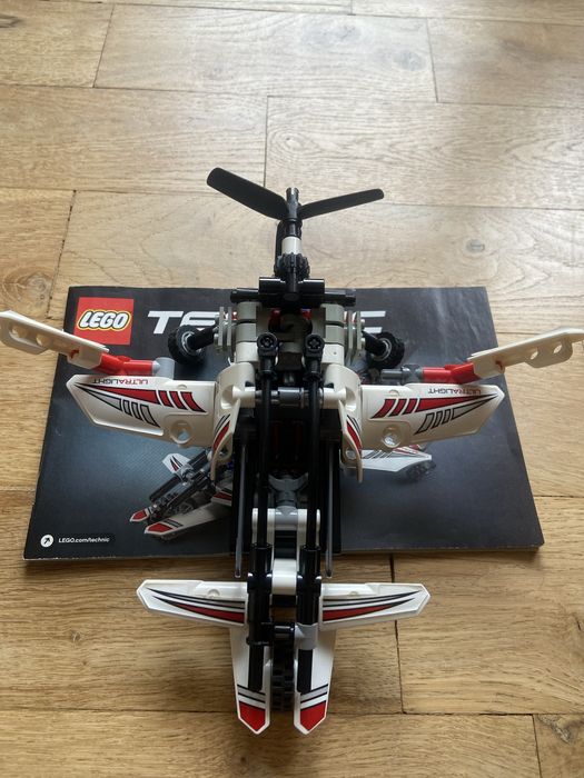 Lego Technic 42057 самолет