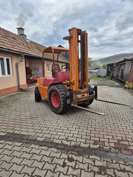 Stivuitor de teren accidentat marca fendt