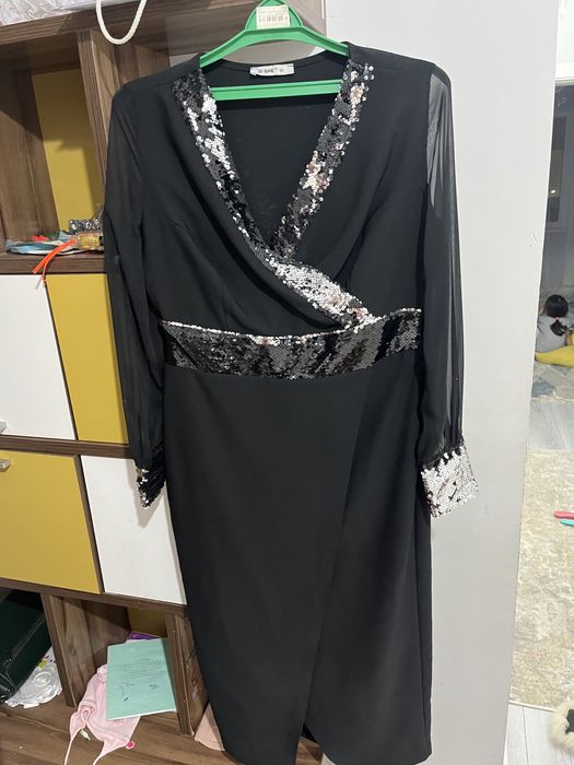 Платье черная