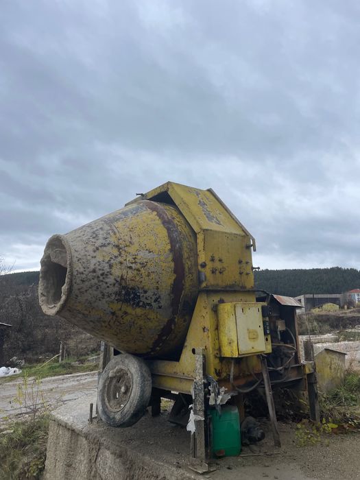 Бетонобъркачка с кош