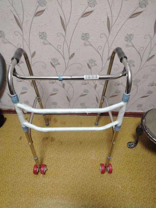 Прадаются ходунки, для взрослых,.