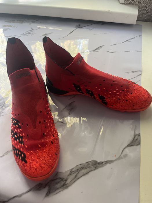 Продам футбольные сороконожки – удобные, лёгкие, почти новые, размер39