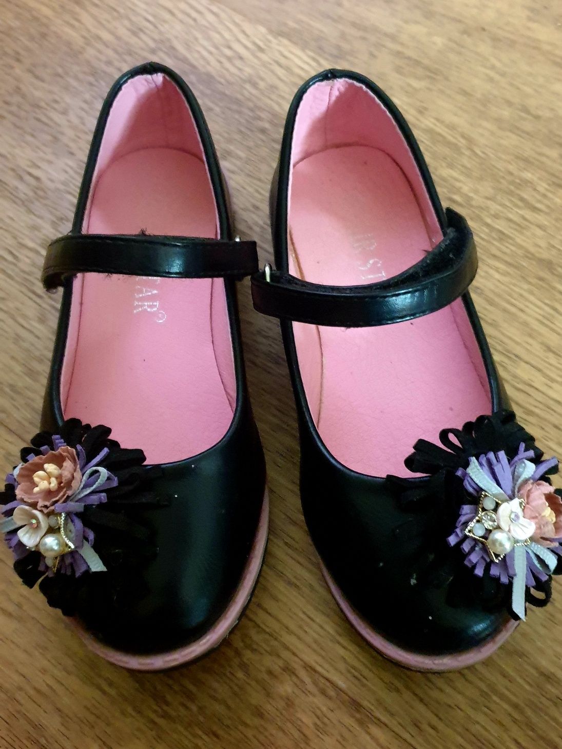 Нови обувки за малка дама