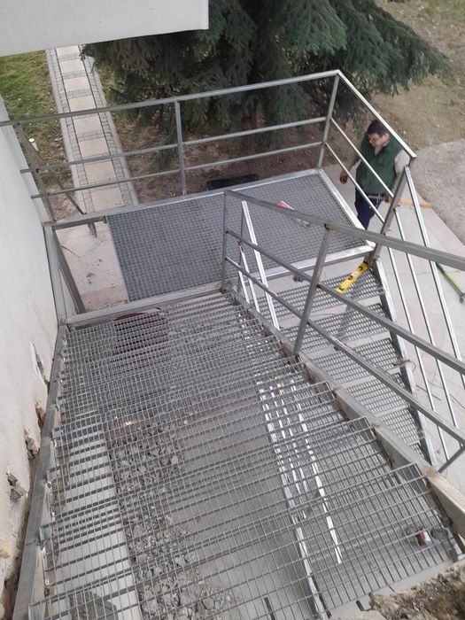 Scara metalica zincata exterioara pt  casa , beci și incendiu ISU