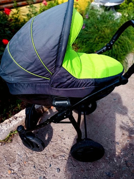 Продам коляску 2 в 1