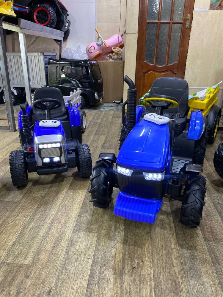 Синий трактор для детей
