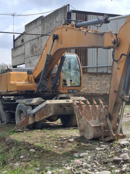 Ekskavatir sotiladi srochna kelishiladi ishi bor