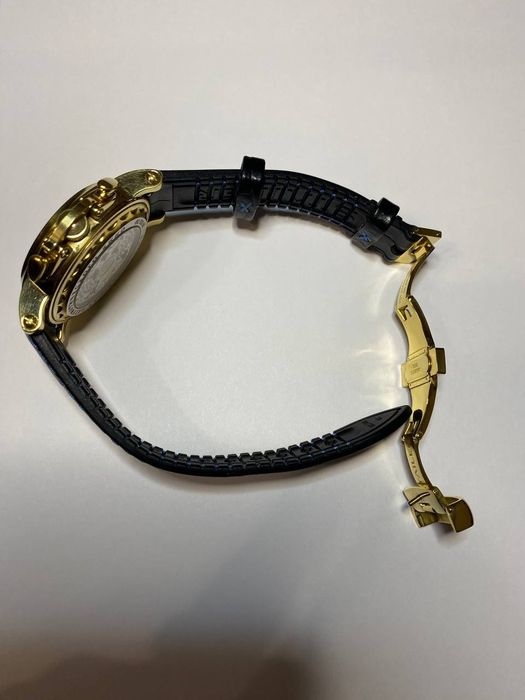 Редкие часы ручной работы.