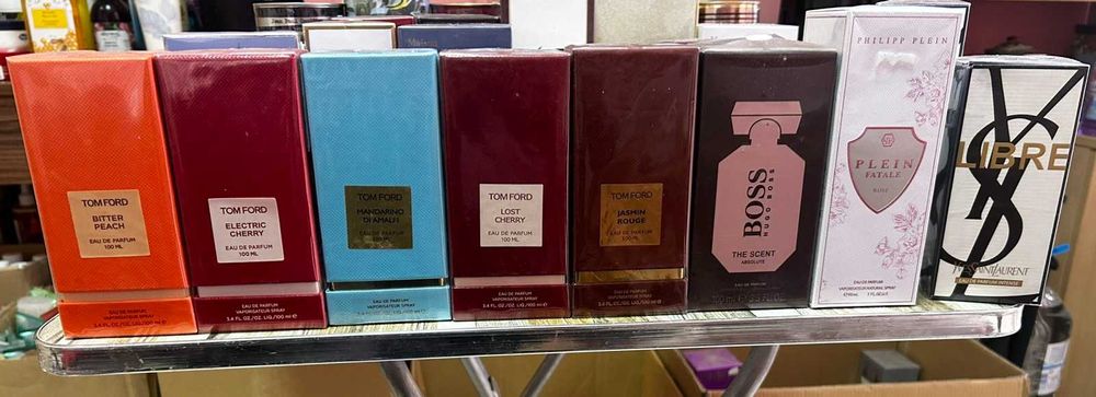 Продават се мъжки и женски парфюми