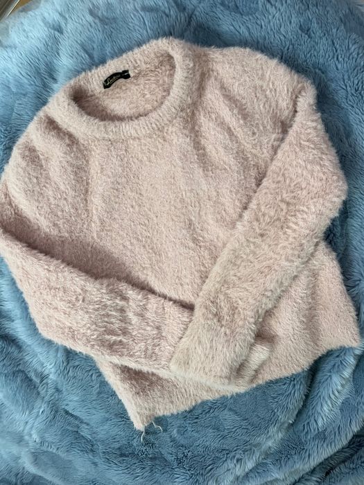 Розов пухкав пуловер