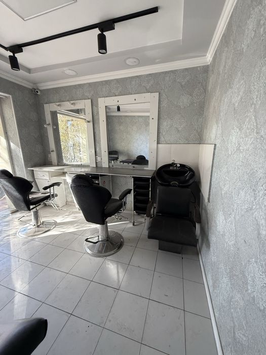 Мини Салон с Мебелью Вдоль дороги