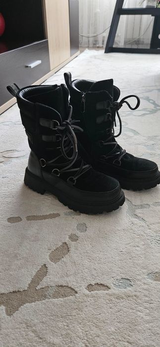 Продаю полусапожки подростковые 38 размер .