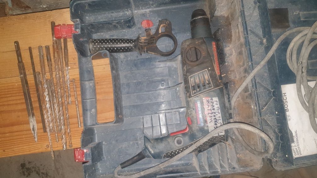 Перфоратор BOSCH GBH 2-18 RE Profecional за ремонт или за части