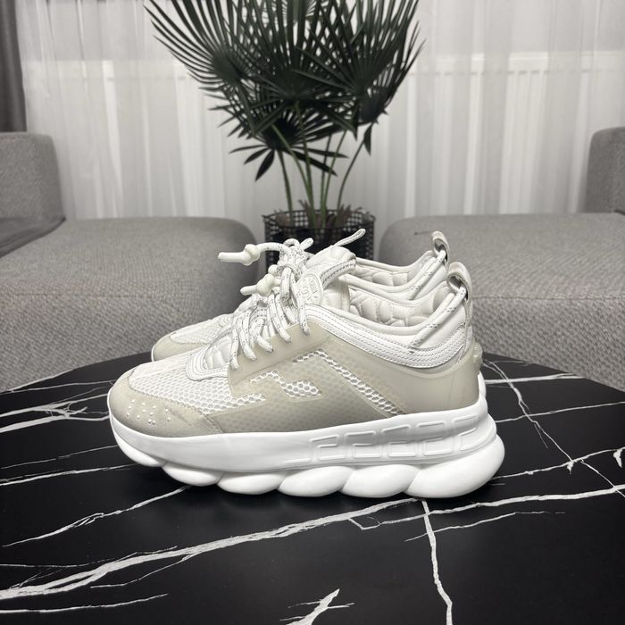 Versace chain reaction