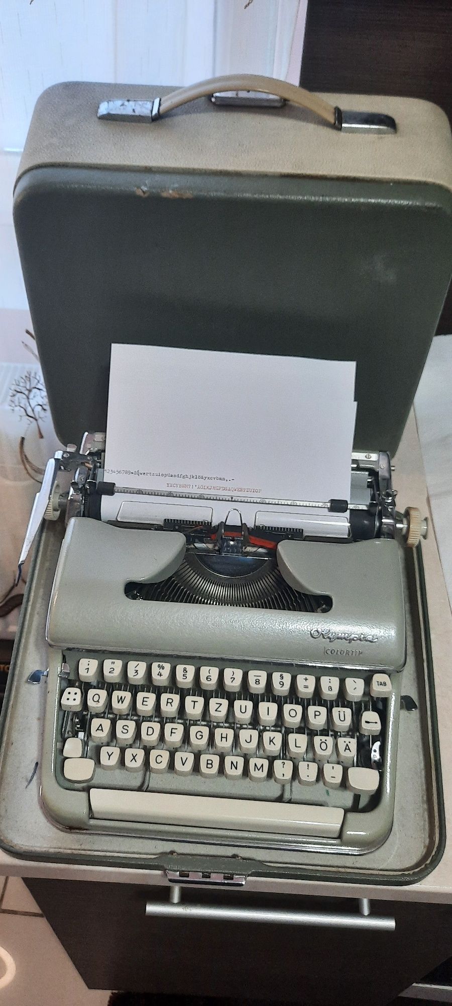 Mașină de scris Olympia Colortip impecabilă