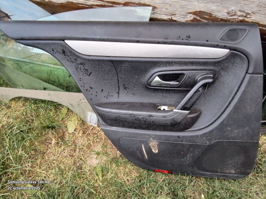 Vând boxe , geamuri , macara , ornament lateral ușă pasat cc 2011