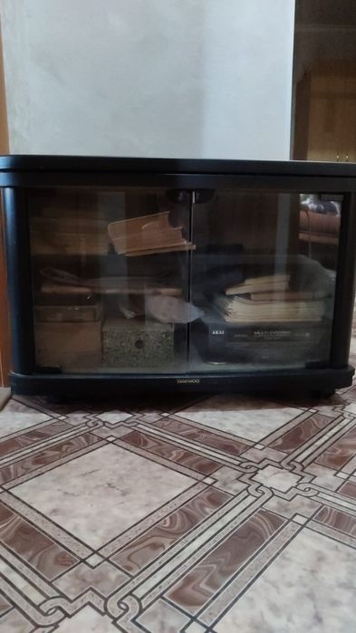 Продам тумбу под телевизор