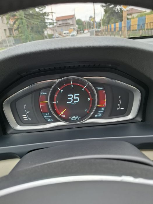 Волво V60 2.4 D6 Plug in hibryd Summum 283 к с