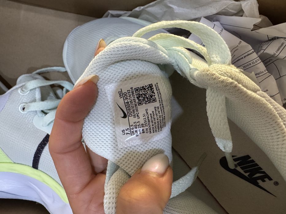 Vand adidasi Nike noi