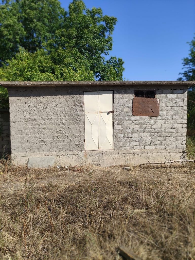 Casa de vânzare plus spatiu comercial